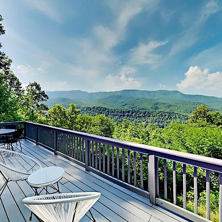 Barenberg Cabin: Panoramic Smoky Mountain Retreat with Dual Suites Gatlinburg Exterior photo