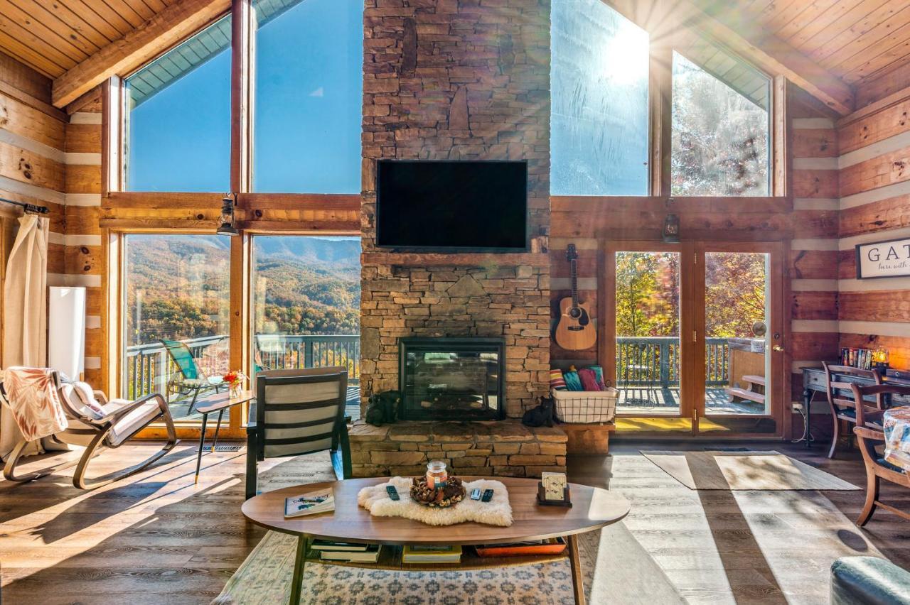 Barenberg Cabin: Panoramic Smoky Mountain Retreat with Dual Suites Gatlinburg Exterior photo