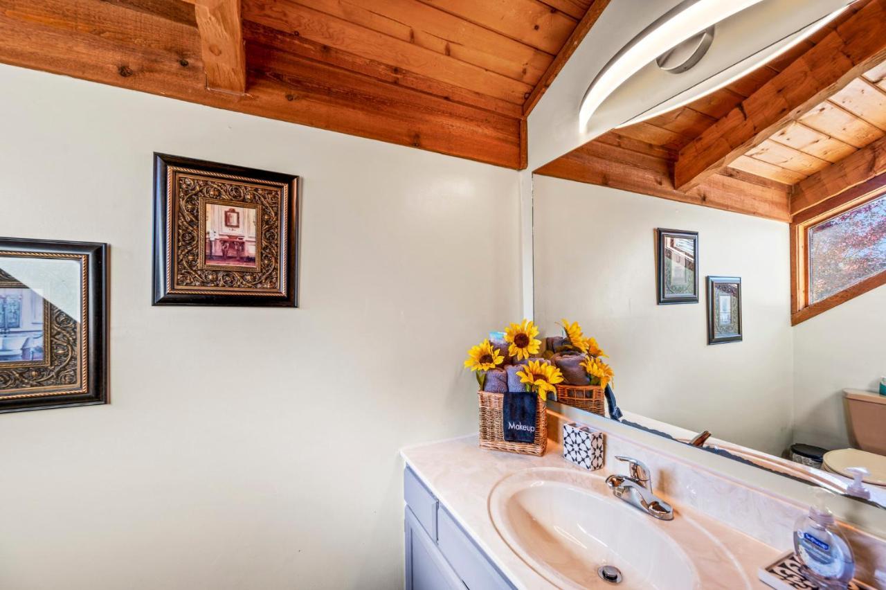Barenberg Cabin: Panoramic Smoky Mountain Retreat with Dual Suites Gatlinburg Exterior photo