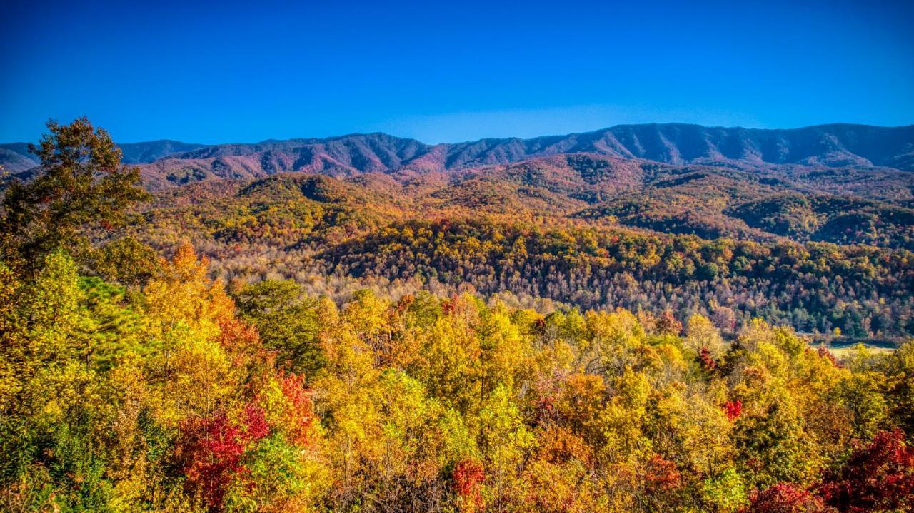 Barenberg Cabin: Panoramic Smoky Mountain Retreat with Dual Suites Gatlinburg Exterior photo