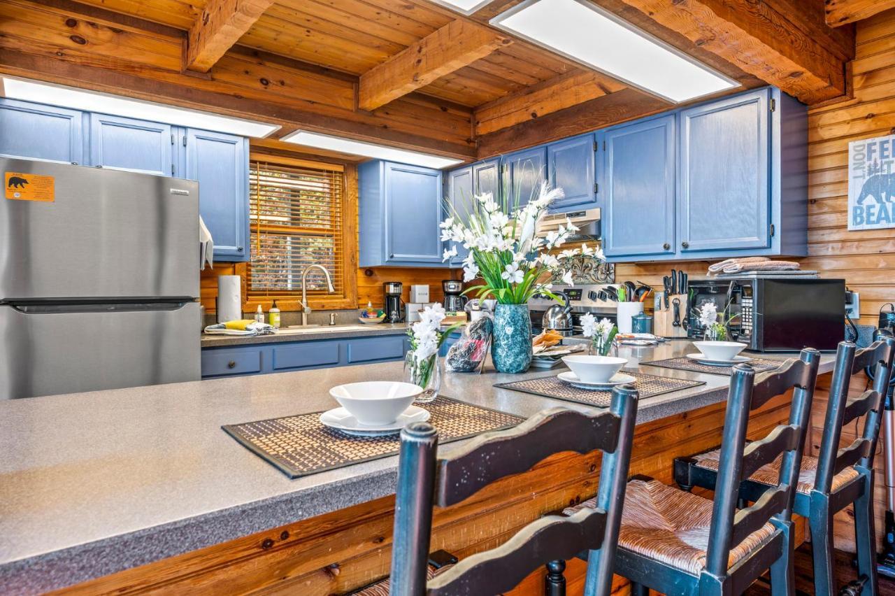 Barenberg Cabin: Panoramic Smoky Mountain Retreat with Dual Suites Gatlinburg Exterior photo