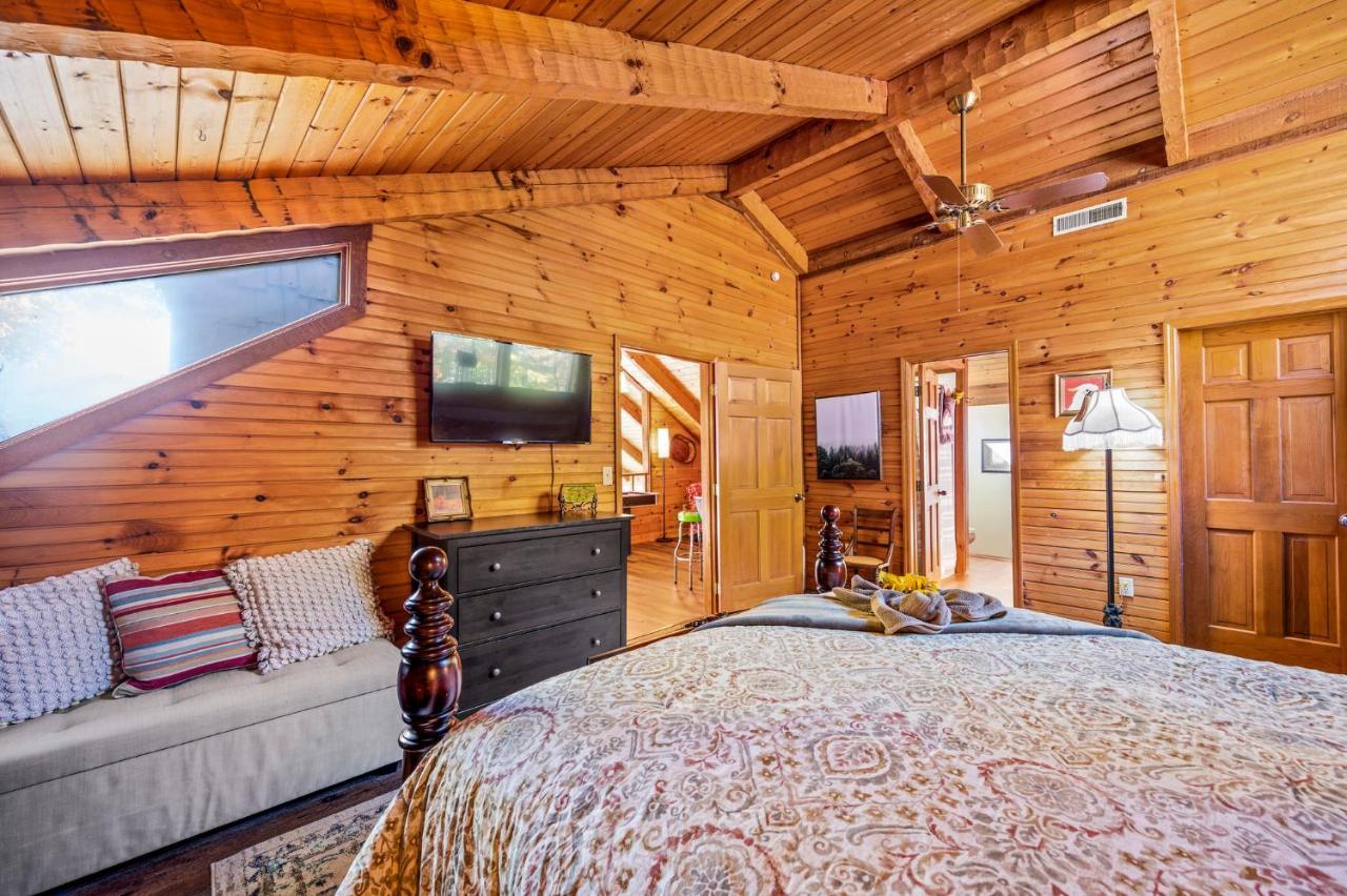 Barenberg Cabin: Panoramic Smoky Mountain Retreat with Dual Suites Gatlinburg Exterior photo