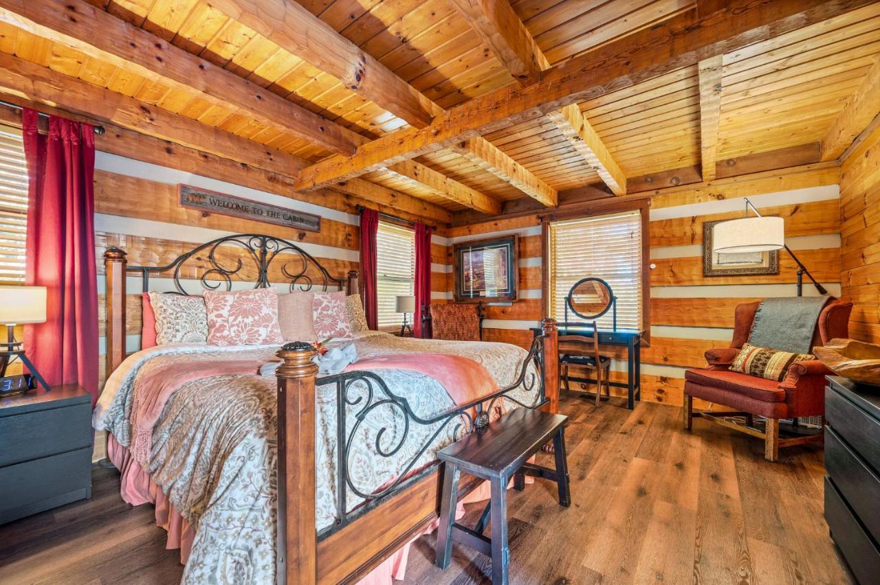 Barenberg Cabin: Panoramic Smoky Mountain Retreat with Dual Suites Gatlinburg Exterior photo