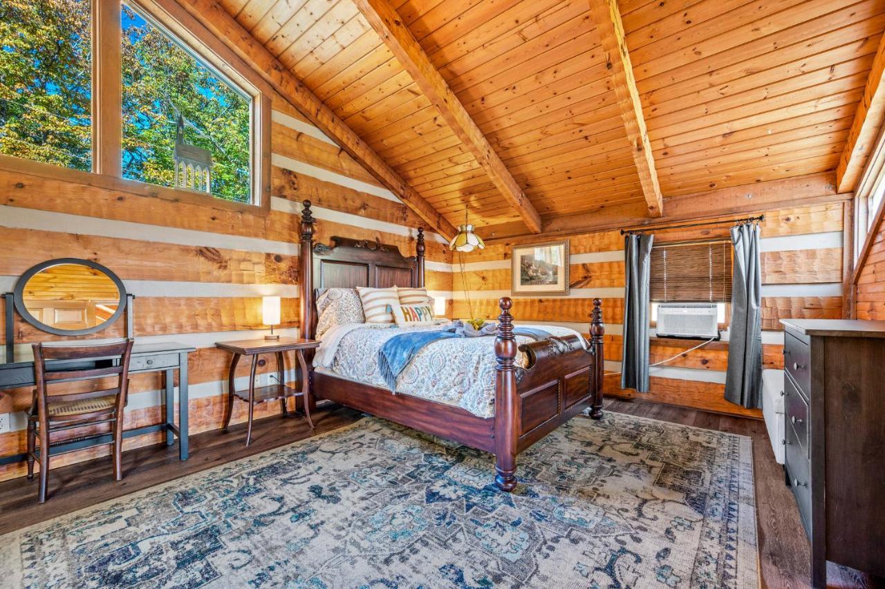 Barenberg Cabin: Panoramic Smoky Mountain Retreat with Dual Suites Gatlinburg Exterior photo